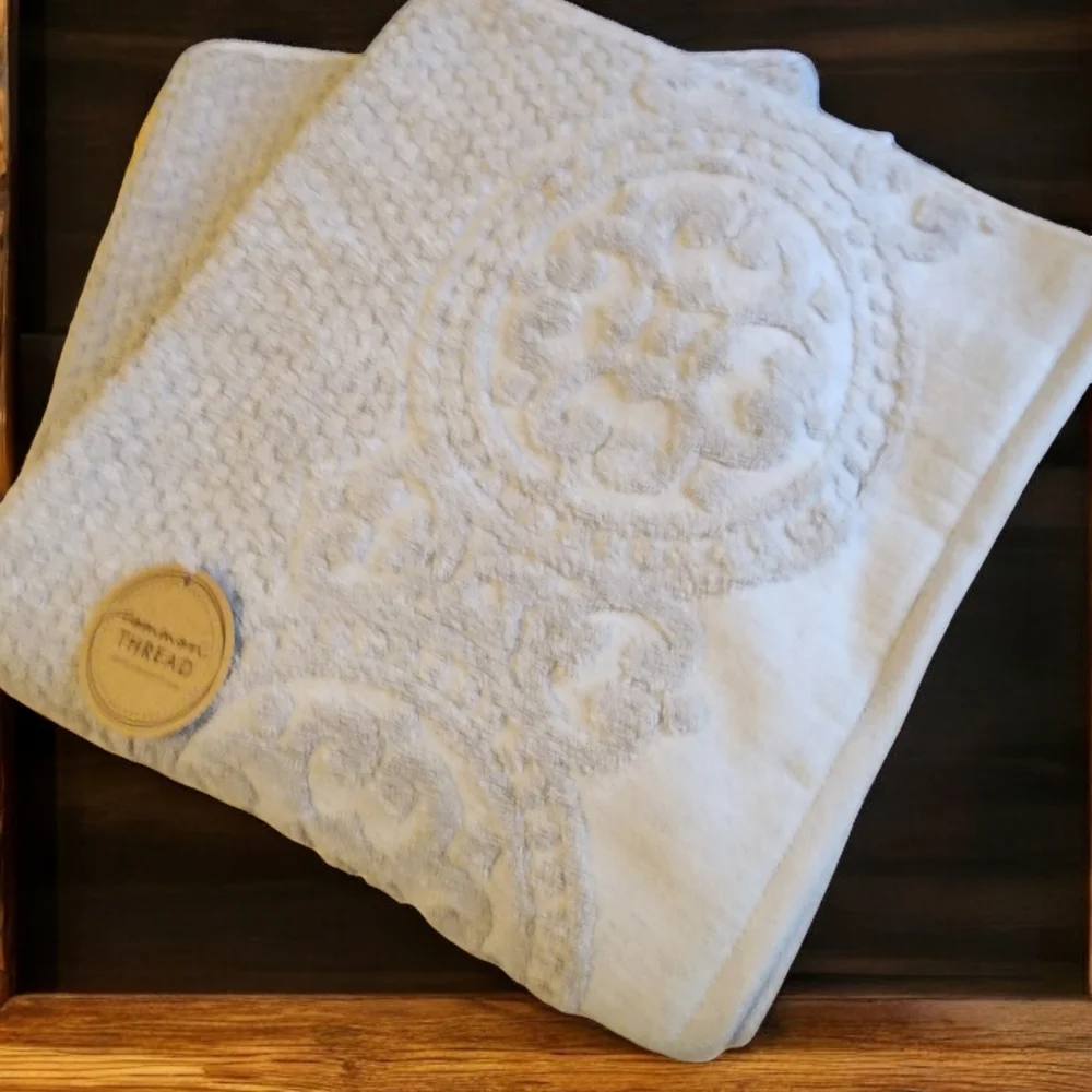 Common Thread 2 Bath Towels Medallion Abstract Jacquard Prints NWT